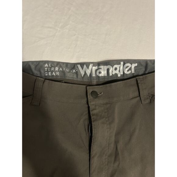 Wrangler ATG Men’s All Terrain Gear Shorts – Size 38 – Green Performance - Picture 2 of 5